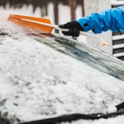 Fiskars SnowXpert Eiskratzer & Schneebürste 11 Fiskars SnowXpert Eiskratzer & Schneebürste -Gartenbedarf Verkäufe 2024 0910200568 SnowXpert Eiskratzer und Schneebuerste 1 104016