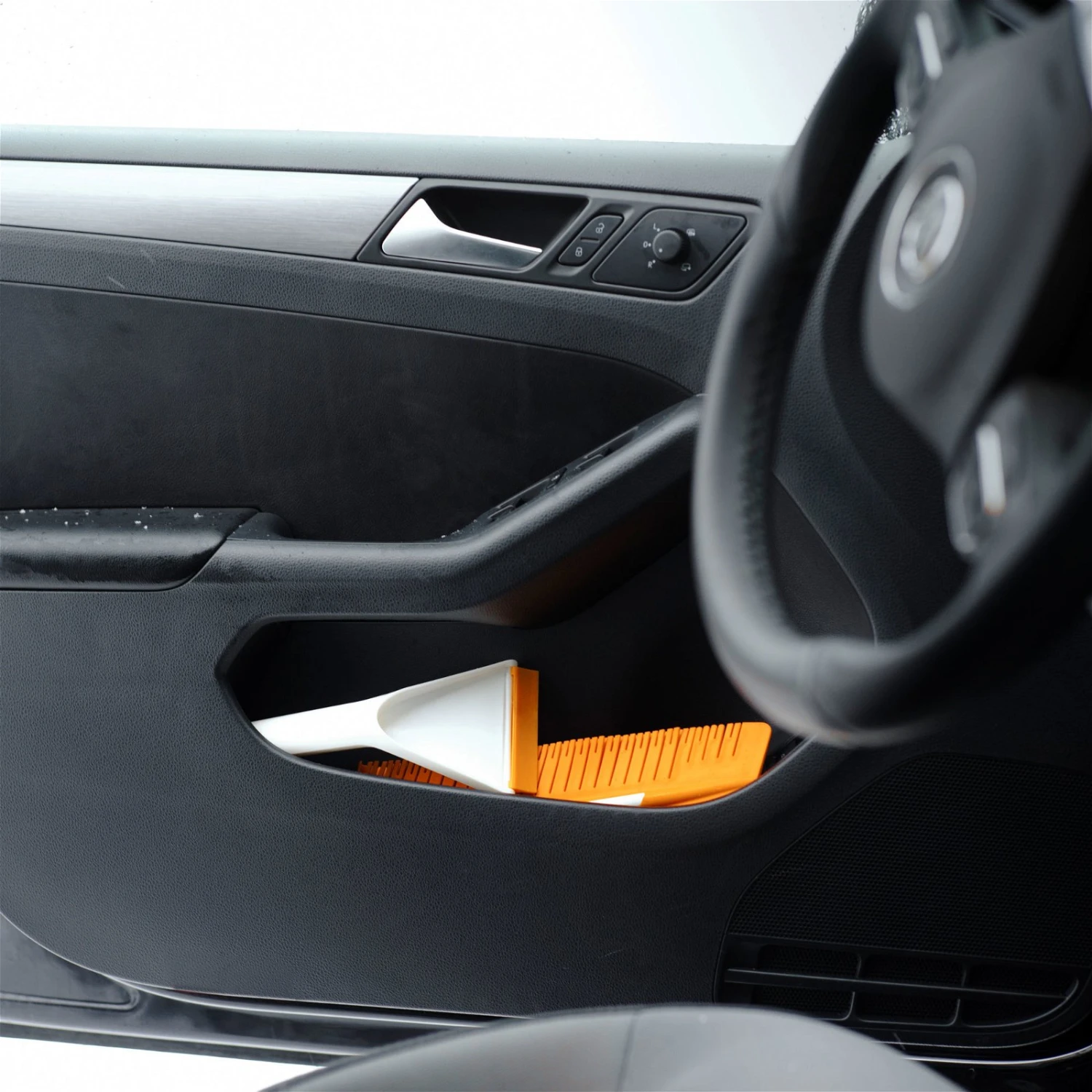 Fiskars SnowXpert Eiskratzer & Schneebürste 8 Fiskars SnowXpert Eiskratzer & Schneebürste – Bild 6