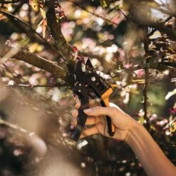 Fiskars Gartenschere 'Amboss' -Gartenbedarf Verkäufe 2024 0920300457 FISKARS Gartenschere Amboss PowerStep 4 106738