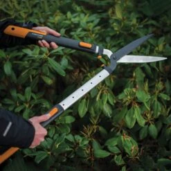 Fiskars SmartFit Teleskop Heckenschere -Gartenbedarf Verkäufe 2024 0920300643 SmartFit Teleskop Heckenschere HS86 3 107024